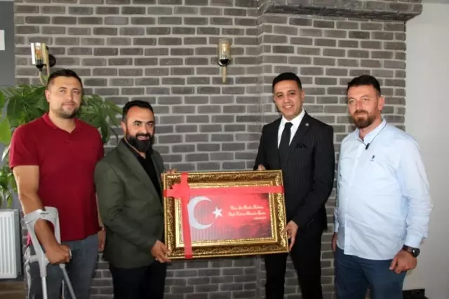 Türkiye Gaziler ve Şehit Aileleri Vakfı Genel Başkanı Aylar'dan Arınç'a tepki Türkiye Gaziler ve Şehit Aileleri Vakfı Genel Başkanı Aylar'dan Arınç'a tepki