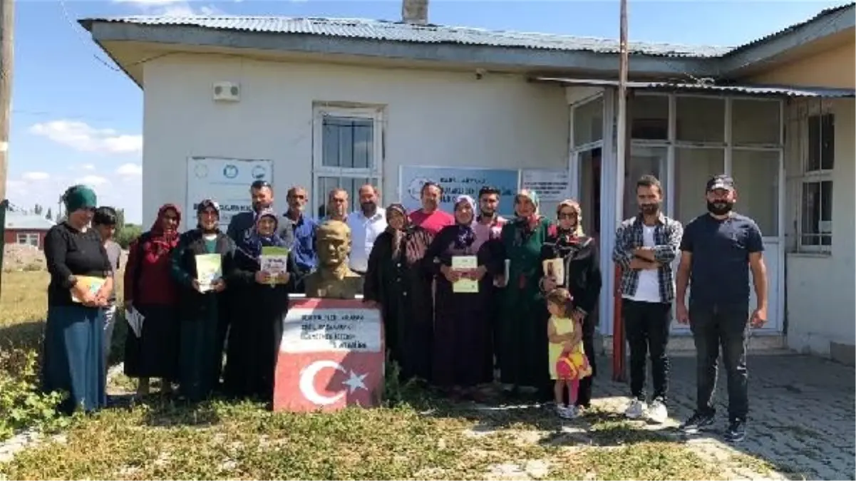 Üniversite öğrencisinden köyünde ingilizce kursu