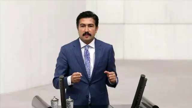 AK Parti Grup Başkan Vekili Cahit Özkan, Davutoğlu'nun istifasını değerlendirdi: Kaybettiği koltuğun peşinde AK Parti Grup Başkan Vekili Cahit Özkan, Davutoğlu'nun istifasını değerlendirdi: Kaybettiği koltuğun peşinde