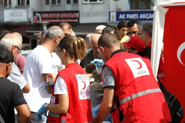 Akçakoca'da Kızılay'dan aşure ikramı Akçakoca'da Kızılay'dan aşure ikramı