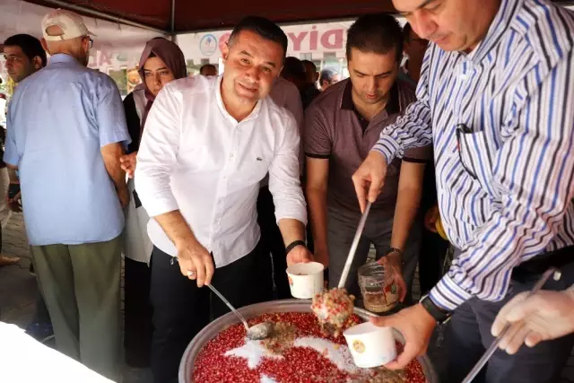 Alanya Belediyesi 4 bin kişilik aşure dağıttı Alanya Belediyesi 4 bin kişilik aşure dağıttı