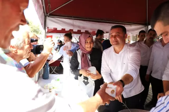 Alanya Belediyesi 4 bin kişilik aşure dağıttı Alanya Belediyesi 4 bin kişilik aşure dağıttı