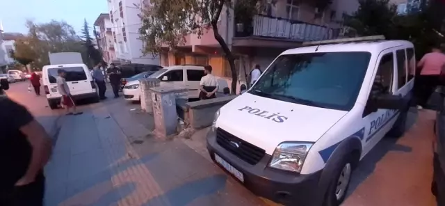 BaÅkent'te bir binanÄ±n giriÅindeki daireden gelen aÄÄ±r kokular Ã¼zerine polis, daireye girdiÄinde bir erkek cesedi buldu. ile ilgili gÃ¶rsel sonucu