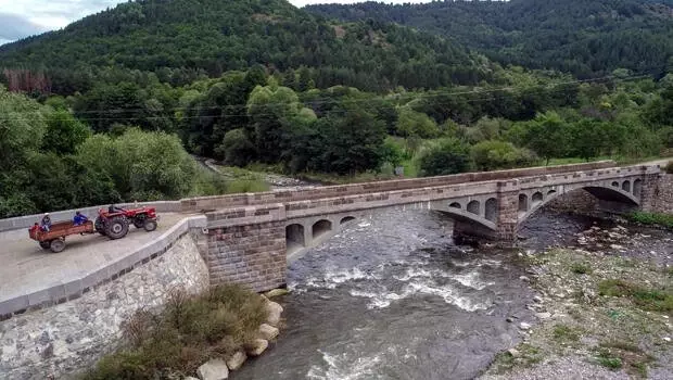 Ardahan'ın asırlık köprüleri zamana direniyor Ardahan'ın asırlık köprüleri zamana direniyor