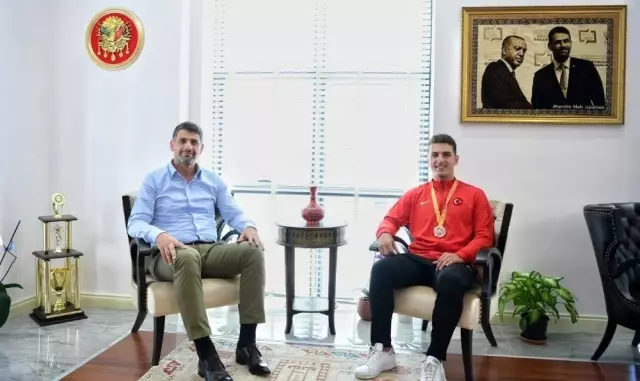 Başkan Kocaman Kartepe'nin gururu Tan'ı misafir etti