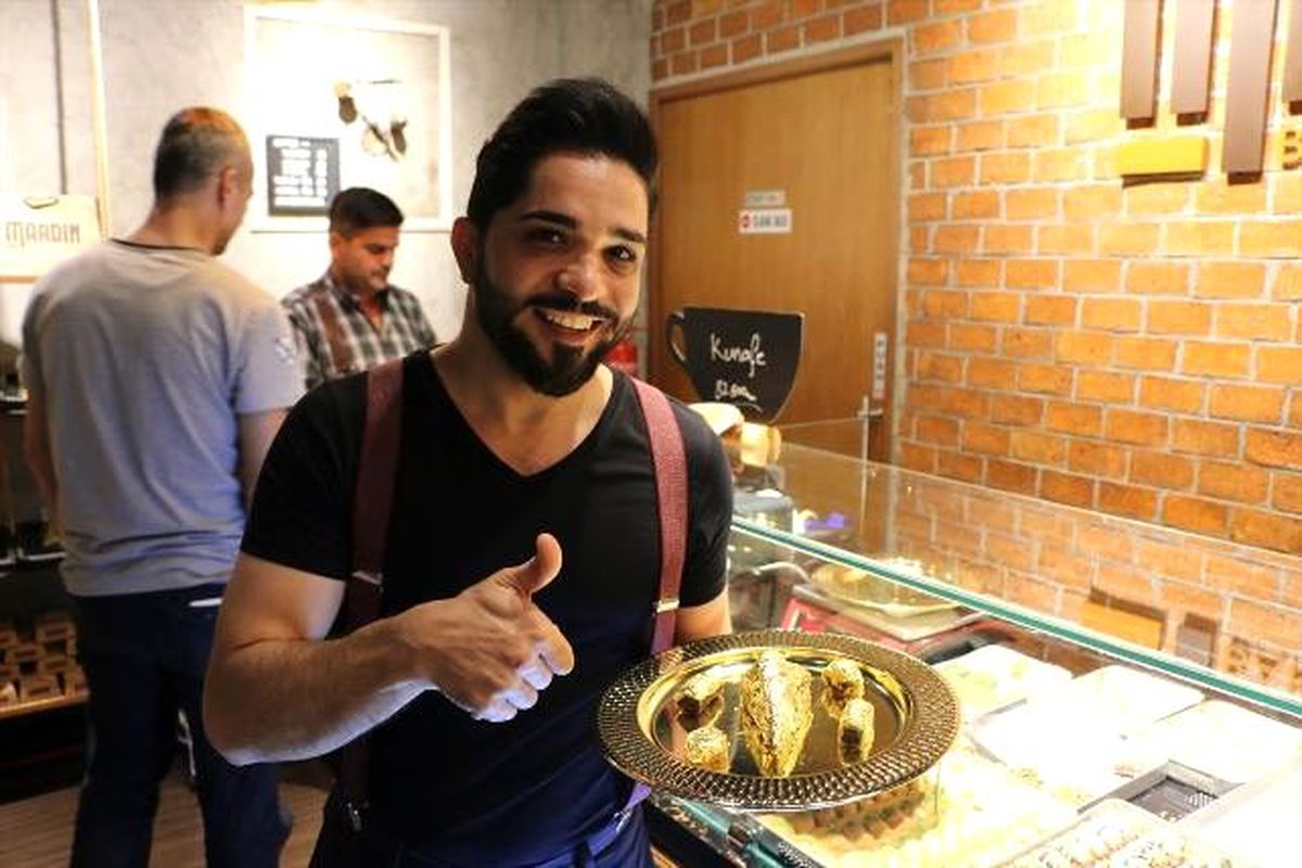 Endonezya'da bin dolara altın kaplamalı baklava satılıyor