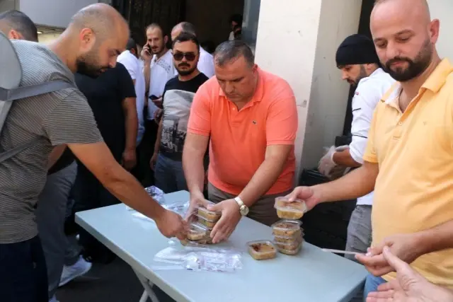 Çebi Grup vatandaşlara aşure dağıttı Çebi Grup vatandaşlara aşure dağıttı