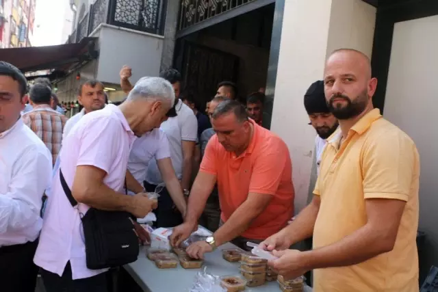 Çebi Grup vatandaşlara aşure dağıttı Çebi Grup vatandaşlara aşure dağıttı