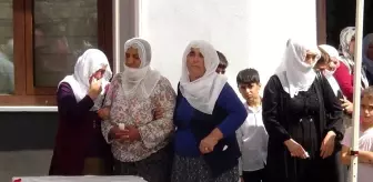 Ahmet Ay: Diyarbakır şehitleri 'kahrolsun PKK' sloganları ile son yolculuklarına uğurlandı Ahmet Ay: Diyarbakır şehitleri 'kahrolsun PKK' sloganları ile son yolculuklarına uğurlandı