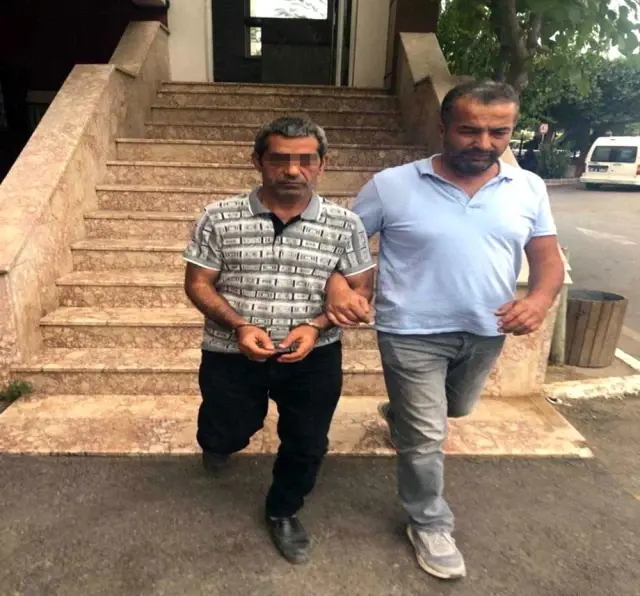 Eşini 15 yerinden bıçaklayan katil koca, 'İstemeden oldu' dedi Eşini 15 yerinden bıçaklayan katil koca, 'İstemeden oldu' dedi