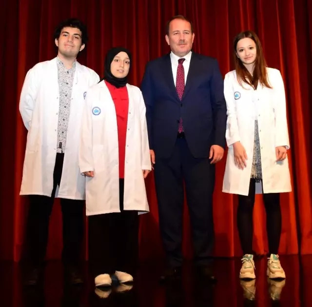 ESOGÜ Tıp Fakültesi'nin yeni öğrencileri beyaz önlüklerini giydi