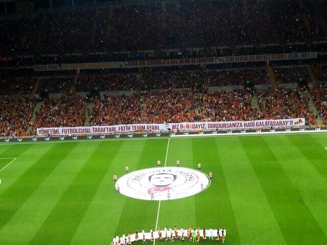 Galatasaray tribünlerinden Türkiye Futbol Federasyonu'na büyük tepki!