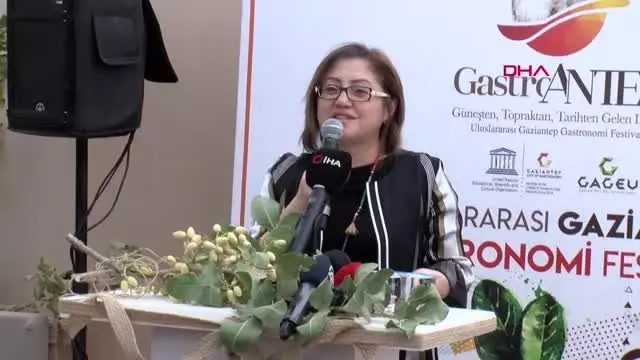 Gaziantep gastroantep festivali kapsamında fıstık hasadı yapıldı Gaziantep gastroantep festivali kapsamında fıstık hasadı yapıldı