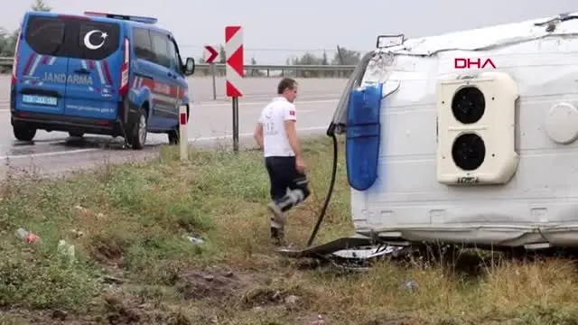 Hasta taşıyan ambulans devrildi: 5 yaralı Hasta taşıyan ambulans devrildi: 5 yaralı