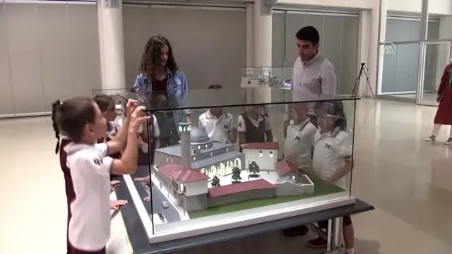 Hem mesleklerini tanıyor hem de okul harçlıklarını çıkarıyorlar Hem mesleklerini tanıyor hem de okul harçlıklarını çıkarıyorlar
