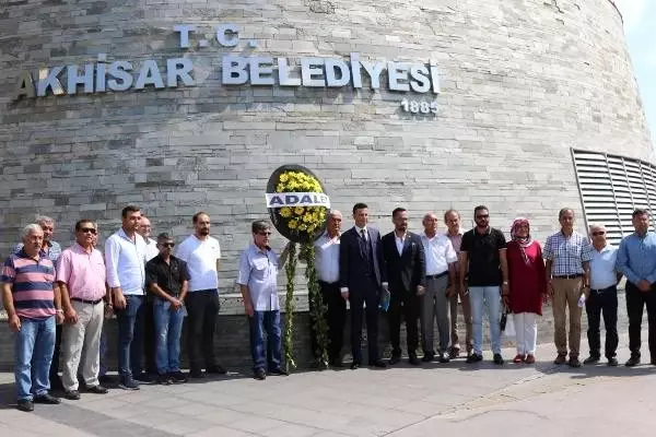 İyi parti'den akhisar belediyesi'ne siyah çelenk: ittifak protokolüne uyulmadı