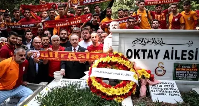 Metin Oktay kabri başında anıldı Metin Oktay kabri başında anıldı
