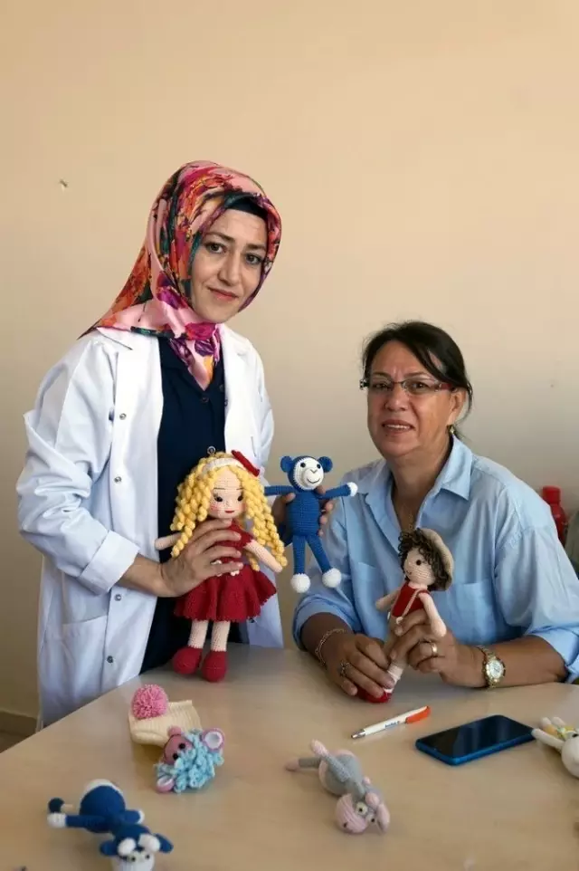 Nevşehirli kadınlar örgü bebek yaparak ev ekonomisine