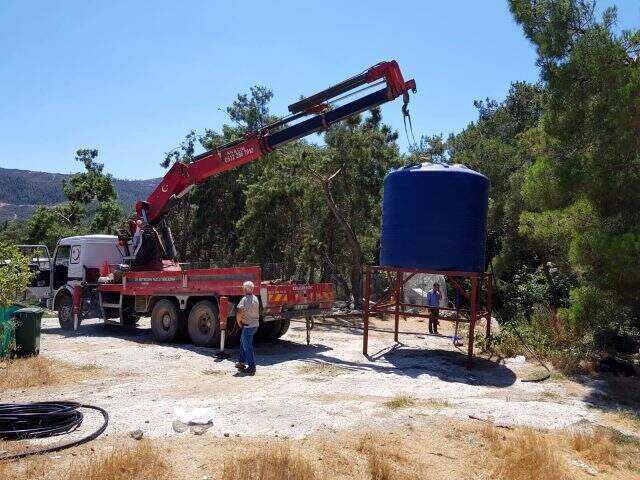 Şarkıcı Mr. Jade, havyan barınağına 60 metrelik su hattı yaptırarak hayvanseverlerden tam not aldı