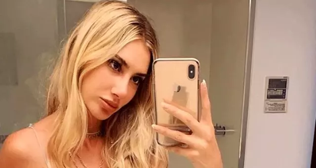 Şeyma Subaşı'dan bikinili sarmaş dolaş poz