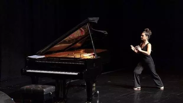 Ünlü piyanist Odelia Sever Darüşşafakalı çocuklar için sahneye çıktı Ünlü piyanist Odelia Sever Darüşşafakalı çocuklar için sahneye çıktı