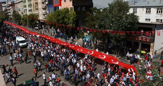 12 ilde binlerce yurttaş PKK'nın hain saldırısını kınamak için sokaklara döküldü