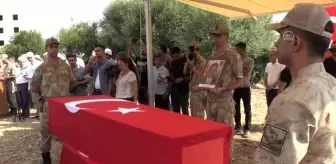 Orhan Kandemir: Babasıyla aynı kaderi paylaşan şehit güvenlik korucusu toprağa verildi (2) Orhan Kandemir: Babasıyla aynı kaderi paylaşan şehit güvenlik korucusu toprağa verildi (2)