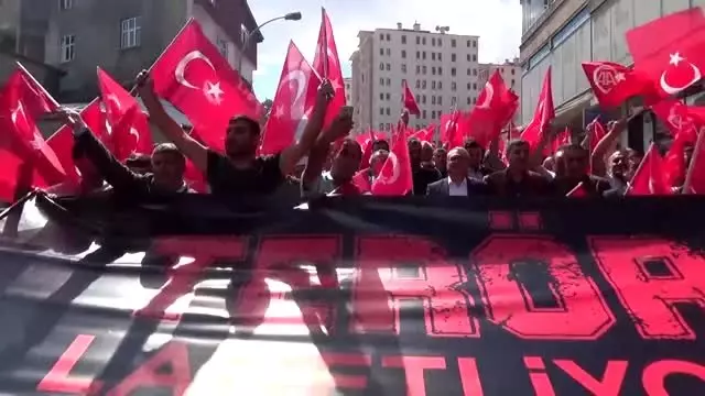 Doğu'da 'Teröre Lanet, Kardeşliğe Davet' yürüyüşleri Doğu'da 'Teröre Lanet, Kardeşliğe Davet' yürüyüşleri