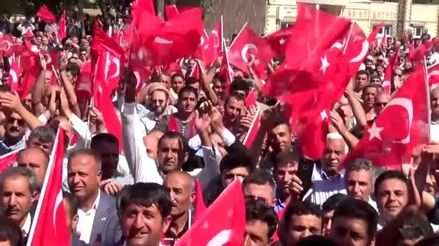 Doğu'da 'Teröre Lanet, Kardeşliğe Davet' yürüyüşleri Doğu'da 'Teröre Lanet, Kardeşliğe Davet' yürüyüşleri