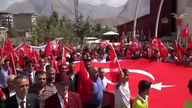 Doğu'da 'Teröre Lanet, Kardeşliğe Davet' yürüyüşleri Doğu'da 'Teröre Lanet, Kardeşliğe Davet' yürüyüşleri
