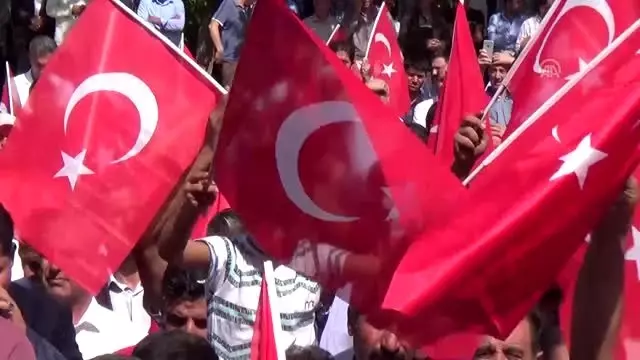 Doğu'da 'Teröre Lanet, Kardeşliğe Davet' yürüyüşleri Doğu'da 'Teröre Lanet, Kardeşliğe Davet' yürüyüşleri