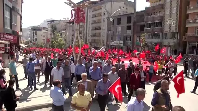 Doğu'da 'Teröre Lanet, Kardeşliğe Davet' yürüyüşleri Doğu'da 'Teröre Lanet, Kardeşliğe Davet' yürüyüşleri