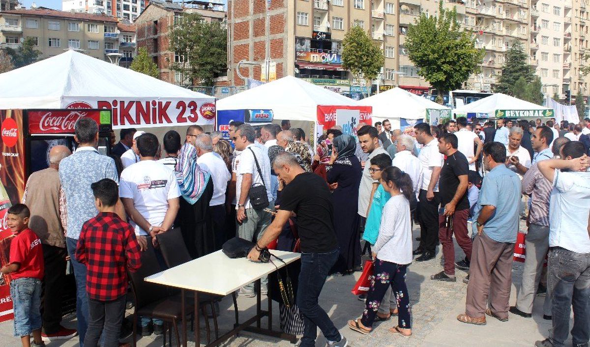 Elazığ'da, '2. Geleneksel Salçalı Köfte' festivali başladı