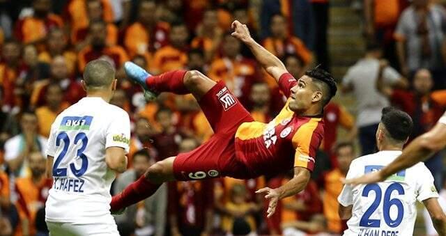 Fatih Öztürk, 1-0 yenildikleri maçta kendisine gol atan Falcao'yu tebrik etti