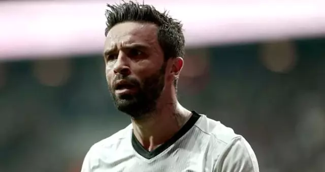 Gökhan Gönül 1 yıl daha Beşiktaş'ta kalacak