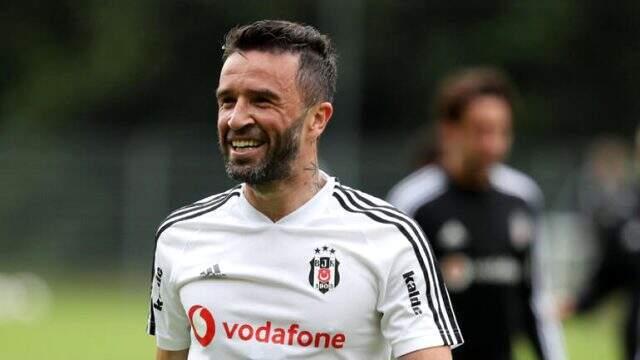 Gökhan Gönül 1 yıl daha Beşiktaş'ta kalacak