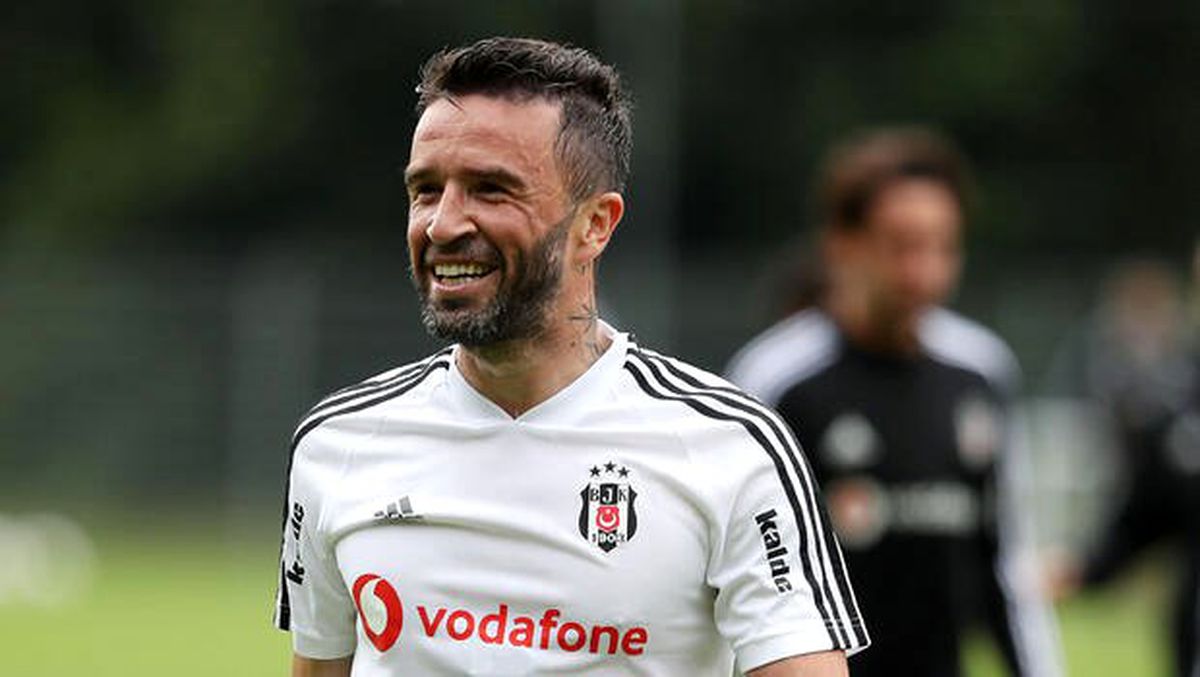 Gökhan Gönül'den 1 yıllık imza! Beşiktaş...