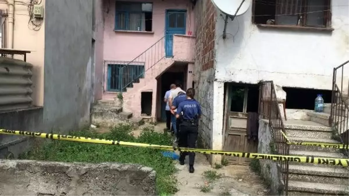 Komşularının 4 gündür görmediği emekli evinde ölü bulundu Haber