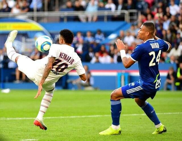 Neymar, yuhalandığı maçta PSG'yi galibiyete taşıdı