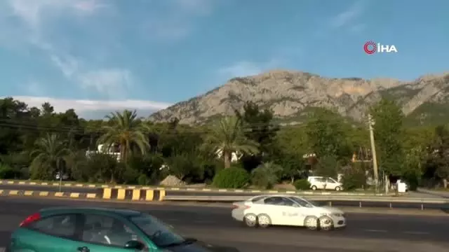 Ormana düşen yıldırım yangına sebep oldu Ormana düşen yıldırım yangına sebep oldu