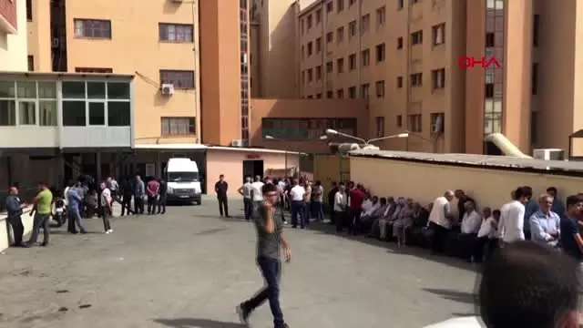 Şanlıurfa şehit oğlunun mezarına ziyarete giderken kazada öldü Şanlıurfa şehit oğlunun mezarına ziyarete giderken kazada öldü