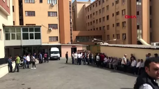 Şanlıurfa şehit oğlunun mezarına ziyarete giderken kazada öldü Şanlıurfa şehit oğlunun mezarına ziyarete giderken kazada öldü