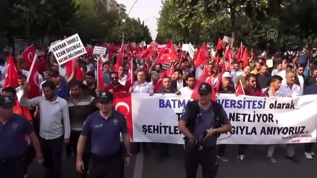'Şehitlere saygı, teröre lanet' yürüyüşü 'Şehitlere saygı, teröre lanet' yürüyüşü