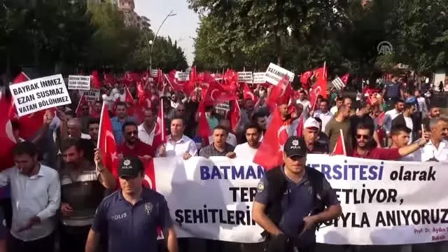 'Şehitlere saygı, teröre lanet' yürüyüşü 'Şehitlere saygı, teröre lanet' yürüyüşü