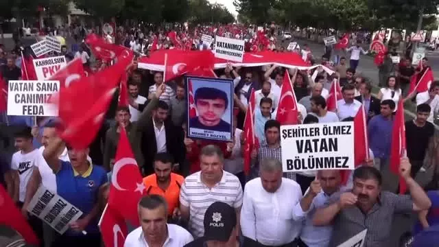 'Şehitlere saygı, teröre lanet' yürüyüşü 'Şehitlere saygı, teröre lanet' yürüyüşü