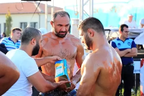 Şile yağlı güreşleri'nde başpehlivan ali gürbüz oldu