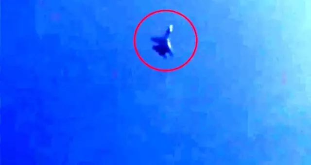 SU-35'in antrenman uçuşu nefesleri kesti SU-35'in antrenman uçuşu nefesleri kesti
