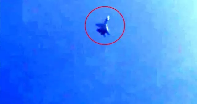 SU-35'in antrenman uçuşu nefesleri kesti SU-35'in antrenman uçuşu nefesleri kesti