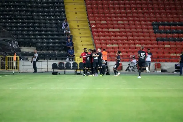 Süper Lig: Gazişehir Gaziantep: 1 - Beşiktaş: 0 (İlk yarı) Süper Lig: Gazişehir Gaziantep: 1 - Beşiktaş: 0 (İlk yarı)