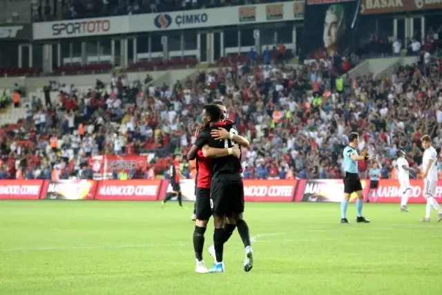 Süper Lig: Gazişehir Gaziantep: 3 - Beşiktaş: 2 (Maç sonucu) Süper Lig: Gazişehir Gaziantep: 3 - Beşiktaş: 2 (Maç sonucu)